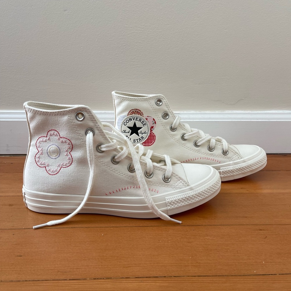 NEVER WORN DIY Converse